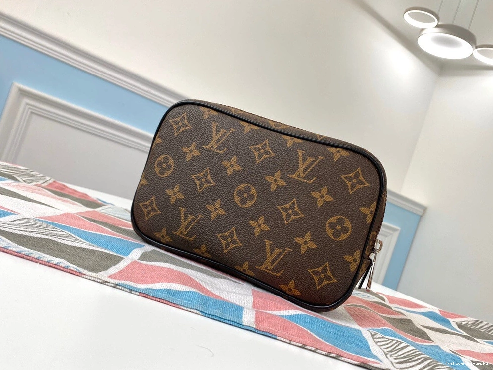 FS CHEAP LOUIS POUCH TOILETRY VUITTON PM 0822